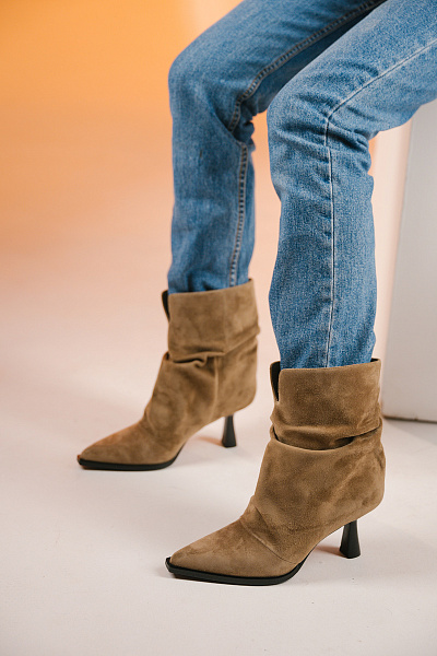 Ботильоны бежевые нат замша Regina Bottini