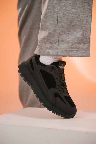 Кроссовки черные нат кожа Romitan